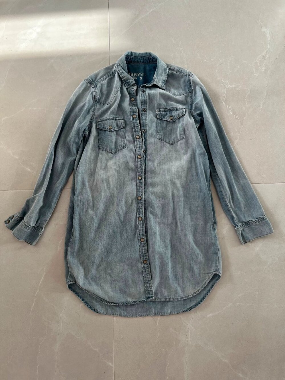 Gap 1969 Light Wash Denim Pearl Snap Shirt Dress Tunic (Size Small)